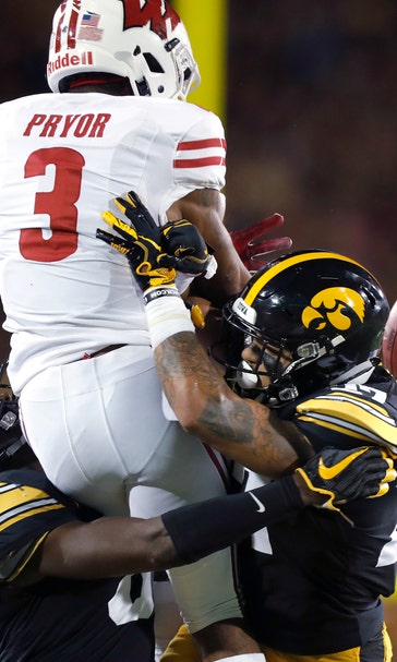 No. 18 Wisconsin rallies past Iowa 28-17